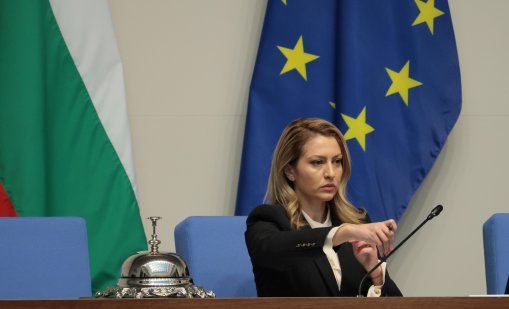 Парламентът не успя да започне работа при първия опит за регистрация