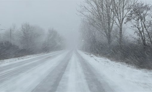 Преди голямото пътуване АПИ съветва: На път с коли, готови за зимни условия
