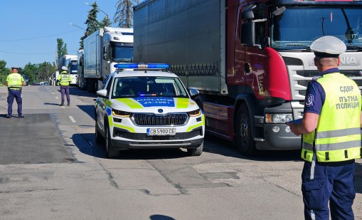 Хванаха 15-годишно момче зад волана, возило пияния си баща