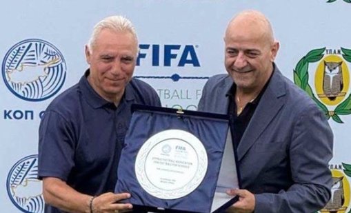 Скандал със Стоичков: Дал първи удар на мач в непризната от ФИФА държава