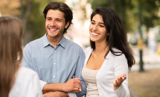 9 психологически трика, които ще накарат хората веднага да ви харесат