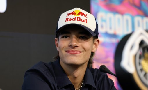 Никола Цолов обиколи света за първия старт на Формула 1 