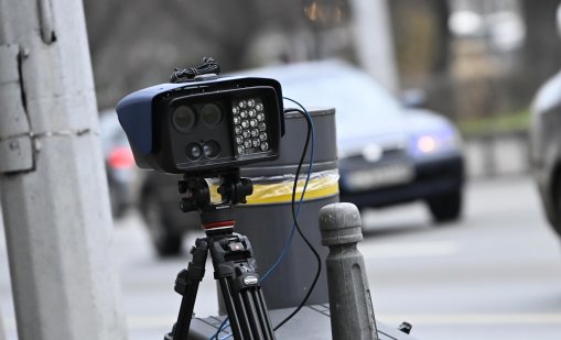 Рекорд: За 9 минути три пъти заснеха 18-годишен от Смолян да фучи с превишена скорост