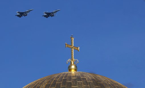 Българските самолети F-16 прелетяха над София, каква е мисията? СНИМКИ