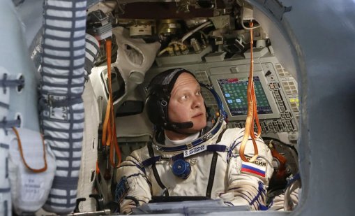 Уволниха руски ветеран космонавт, снимал двигатели на SpaceX с телефона си