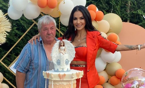 Фолкпевицата Татяна шокирана, откарала сама починалия си баща в моргата