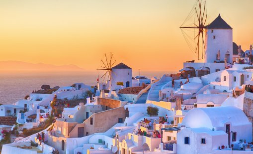 След серията от 21 000 труса: Ограничават достъпа до части от остров Санторини