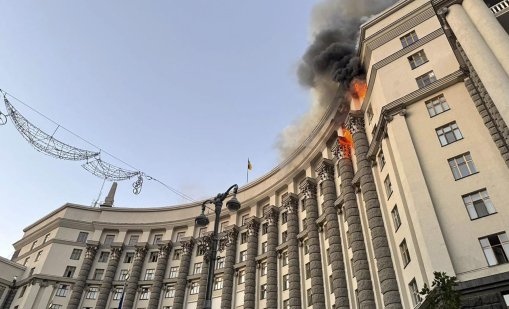 За първи път: Русия удари правителствена сграда в Киев ВИДЕО