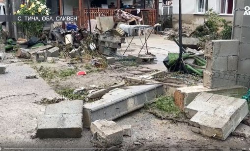 След пороите: Домовете с тиня, унищожени уреди, загинали животни