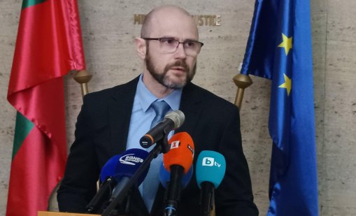 Янкулов поиска освобождаването на прокурор Емилия Русинова