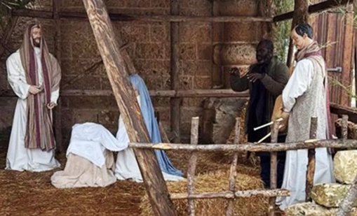 Престъпник, осъден в Италия избяга и се скри... като овчар в сцена от Рождество