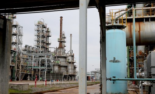 Страхът от санкции спъва петролните потоци между Русия и Китай