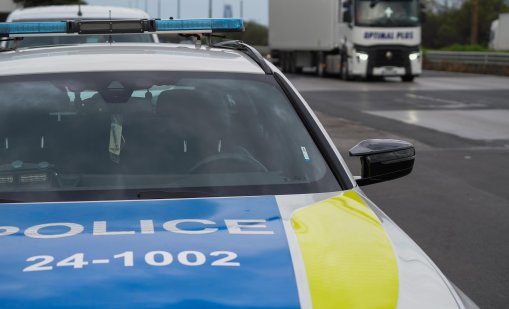 Задържаха криминално проявени мъж и жена за за ПТП с пострадало дете в инвалидна количка