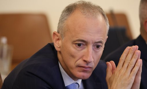 Вълчев: Очаква се забраната за мобилни телефони в училищата да влезе в сила през ноември