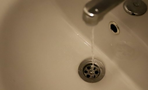 КЕВР планира, МРРБ не дава: Къде няма да поскъпва водата от 1 януари? 