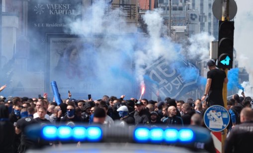 Фенове на Левски на традиционно шествие преди Вечното дерби