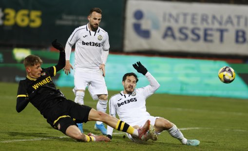 Ботев Пловдив удари Славия като гост с късен гол