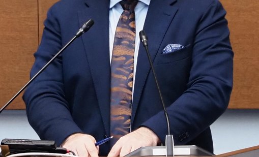 Асен Василев с нова вратовръзка на пера: Не сте си написали домашното