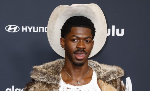 Рапърът Lil Nas X се разходи по гащи и каубойски ботуши, арестуваха го ВИДЕО
