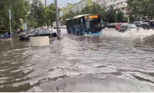 Ситуацията в Русе е усложена заради продължаващия силен дъжд ВИДЕО