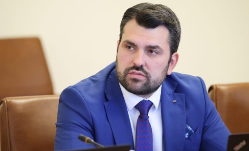 Георгиев: 17 души дипломатически състав са транспортирани от Иран