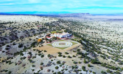 Политик от Тексас, кандидат за изборите, е мистериозният купувач на ранчото на Епстийн