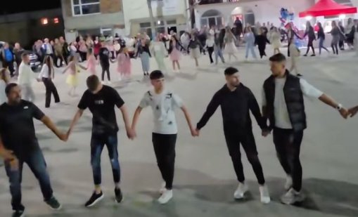 Абитуриенти тропнаха Бангаранга хоро ВИДЕО