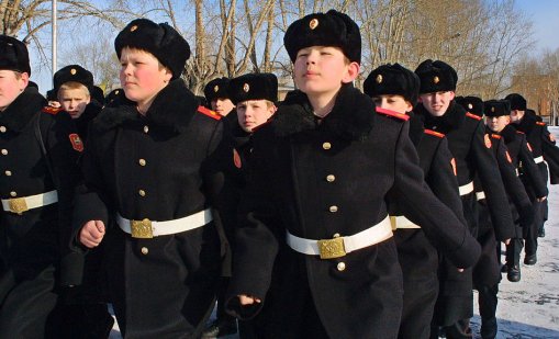 Пионерска армия: Кремъл обучава младежи как да създават военна пропаганда 