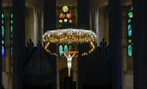 Полски свещеник насилил сексуално 77 деца