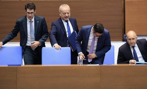 Тристранката заседава: Ще помилват ли данъчно домашната ракия