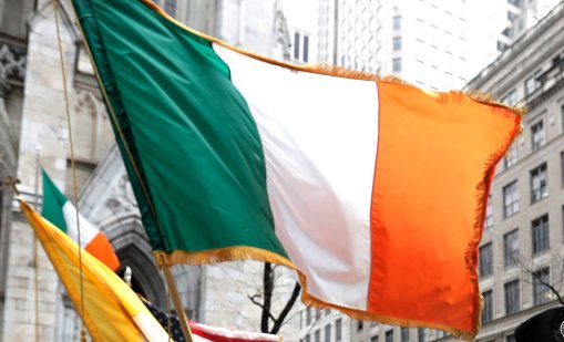 Кола за доставки с бомба насочена към полицейски участък в Ирландия