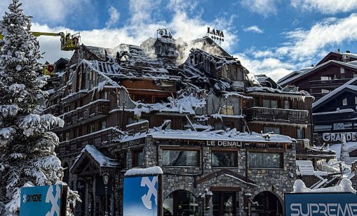 В Москва го нарекоха "карма": Изгоря хотелът, в който руски богаташи купонясваха и ядосаха Кремъл