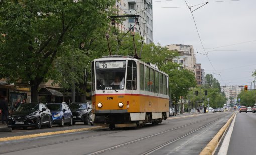 Два трамвая се удариха челно, дете и трима души са ранени