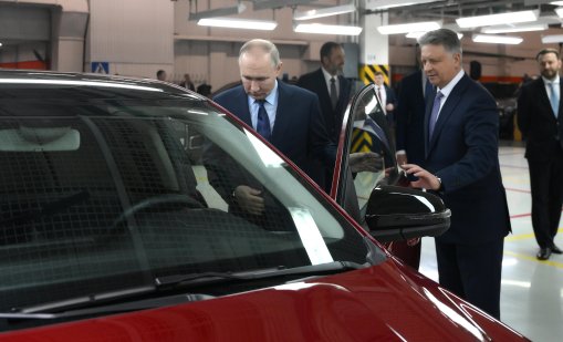 Шефът на Лада похвали руските автомобили, но си тръгна с контрабанден Мерцедес ВИДЕО