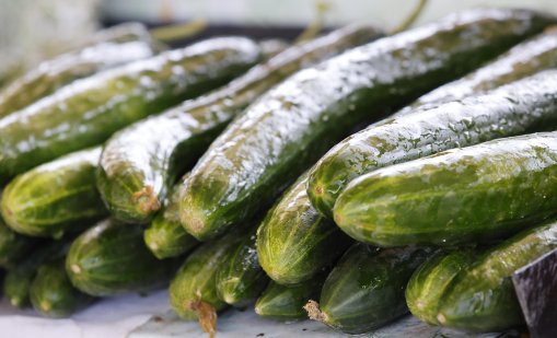 Шопската салата струва колкото 1 кг месо, а цената на кошницата &ndash; без промяна