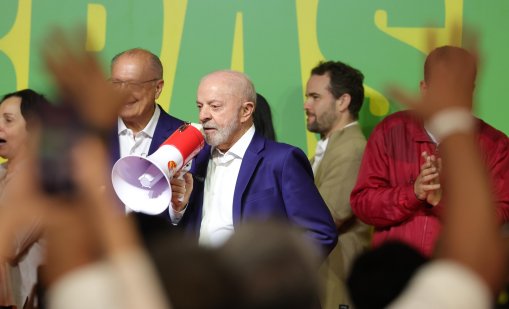Флавио Болсонаро изпревари Лула, Бразилия отива на балотаж