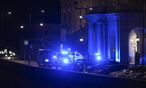 Полицията рани човек при операция край кралския дворец в Стокхолм
