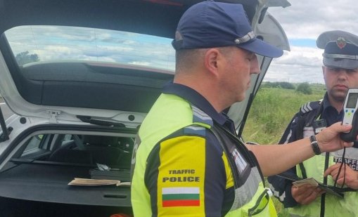 Наквасен шофьор се натресе в кола на кръстовище в Бургас