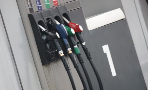 Горивата у нас пак поскъпнаха, в Румъния поевтиняха 