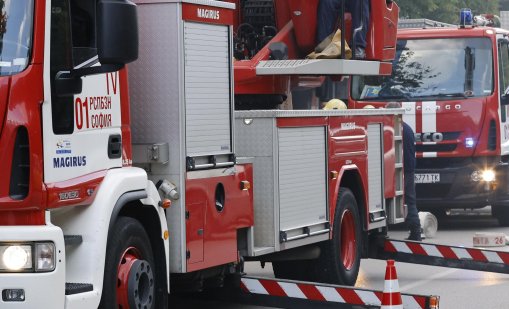 Пожар унищожи автосервиз в Бургас, заедно с колите за ремонт