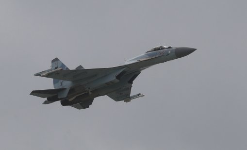 Руски изтребители са прехванали британски самолет над Черно море