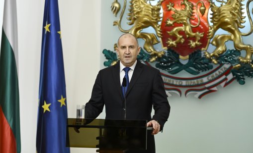 Ройтерс: Радев - бившият президент, който обеща да сложи край на политическата криза България