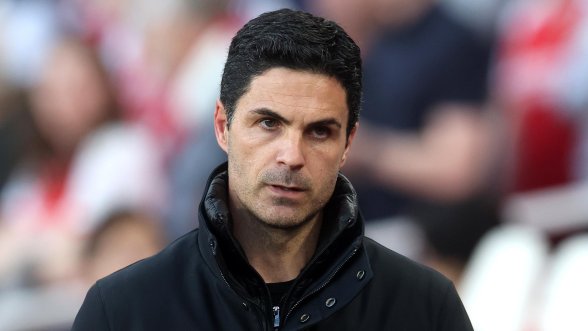 Микел Артета отхвърли с усмивка твърдението на Пол Скоулс че