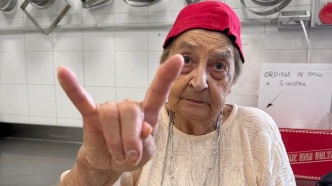Любимата TikTok звезда на Италия: 84-годишна баба призовава инфлуенсърите да работят