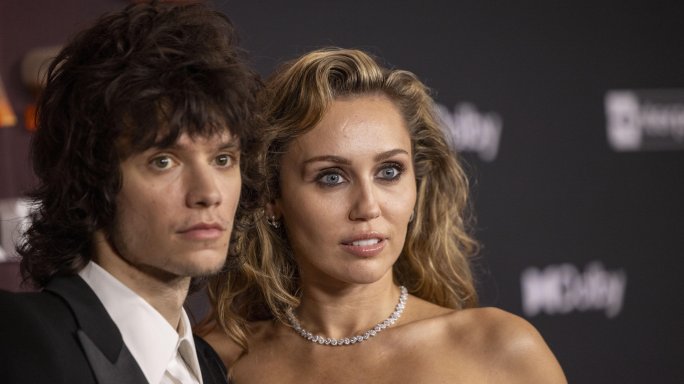 Официално е: Майли Сайръс е сгодена