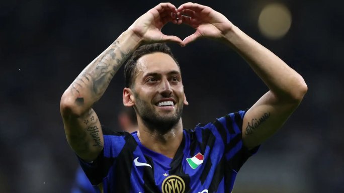 Мистерията с дузпите на Хакан Чалханоглу 