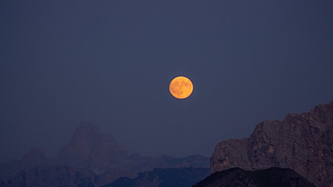 Пълнолуние в Близнаци, последното за 2025-а: Какво да очаквате?