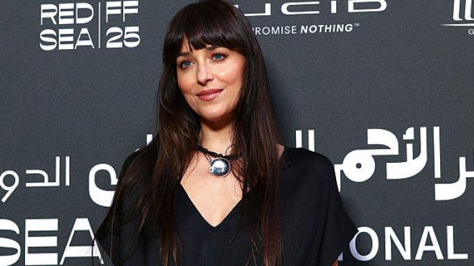 Дакота Джонсън забрави Крис Мартин &ndash; излиза с млад музикант