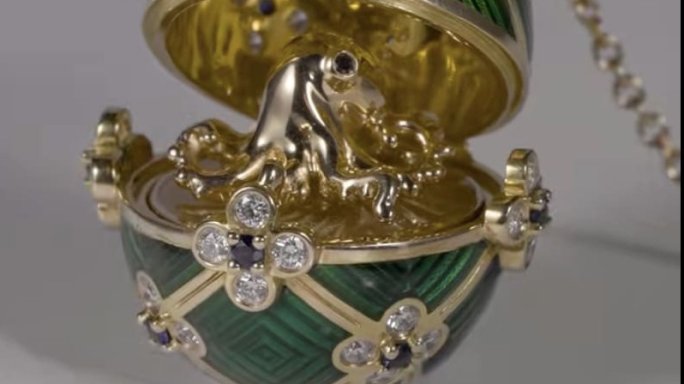 Новозеландец глътна медальон на Фаберже, вдъхновил се от Бонд