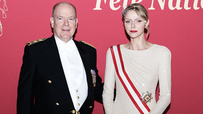 Вижте стилната коледна картичка на принцеса Шарлийн, принц Албер и близнаците им